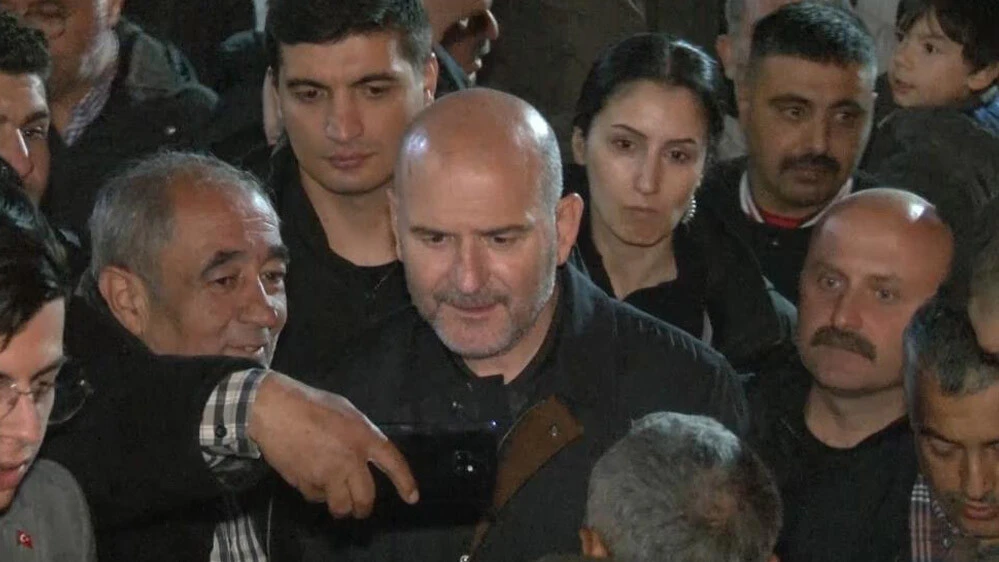 Bakan Soylu depremzedeler ile iftar yaptı