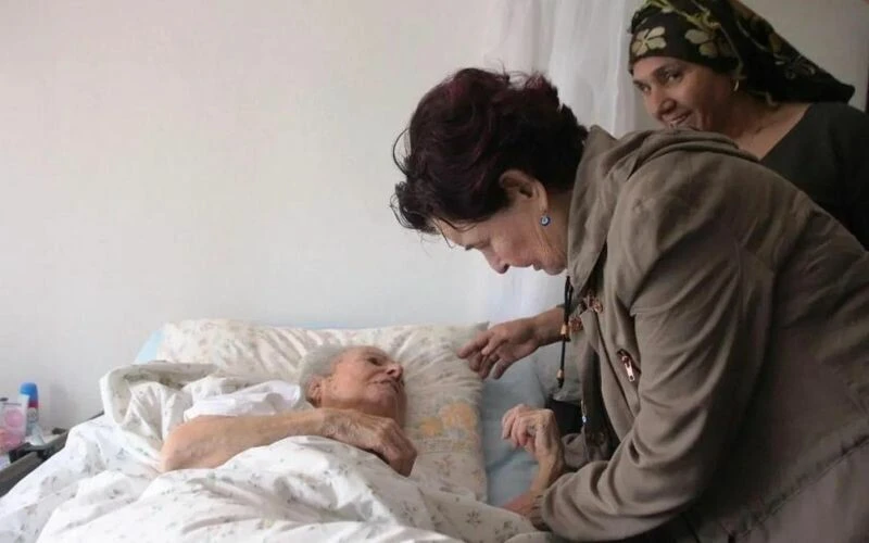 Kızıyla aynı hastalığa yenik düştü! Fatma Girik’in annesi hayatını kaybetti