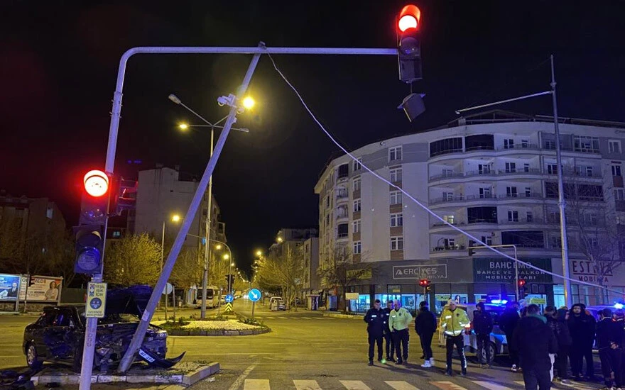 Tekirdağ'da 2 otomobil çarpıştı: Çok sayıda yaralı var