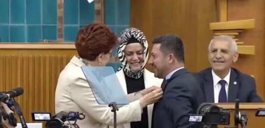 AK Partili eski Nevşehir Belediye Başkanı Rasim Arı İYİ Parti’ye katıldı AK Partili eski Nevşehir Belediye Başkanı Rasim Arı İYİ Parti’ye katıldı