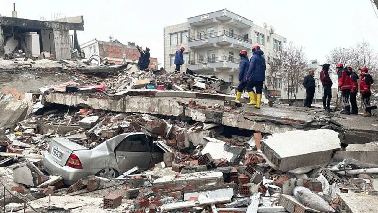 Depremde yıkılan Şansel Sitesi&#039;nin müteahhidi tutuklandı