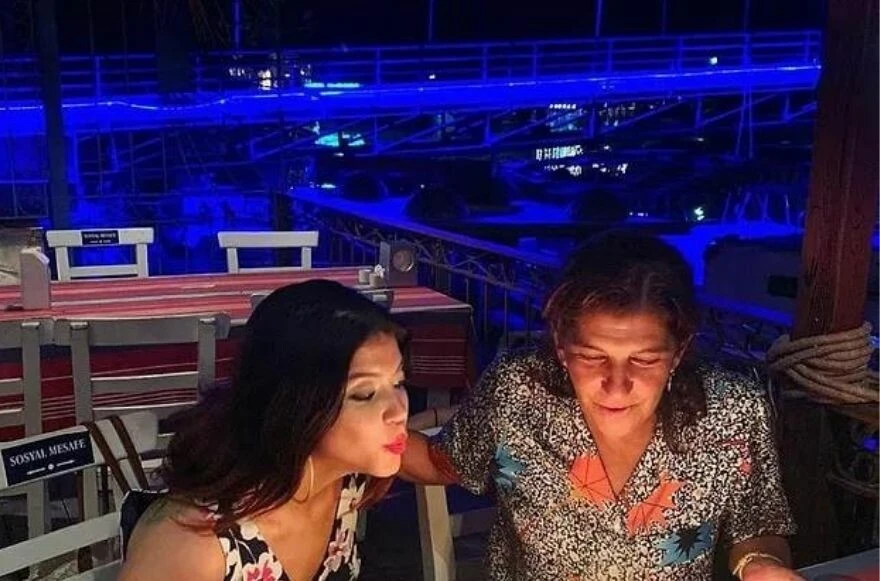 Aynı dizideki oyuncunun annesiymiş! Kızılcık Şerbeti'nin senaristi tanıdık çıktı!