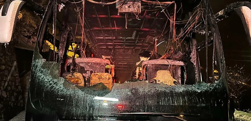 Trabzon’da yürekleri ağza getiren olay: Polisleri taşıyan araç küle döndü