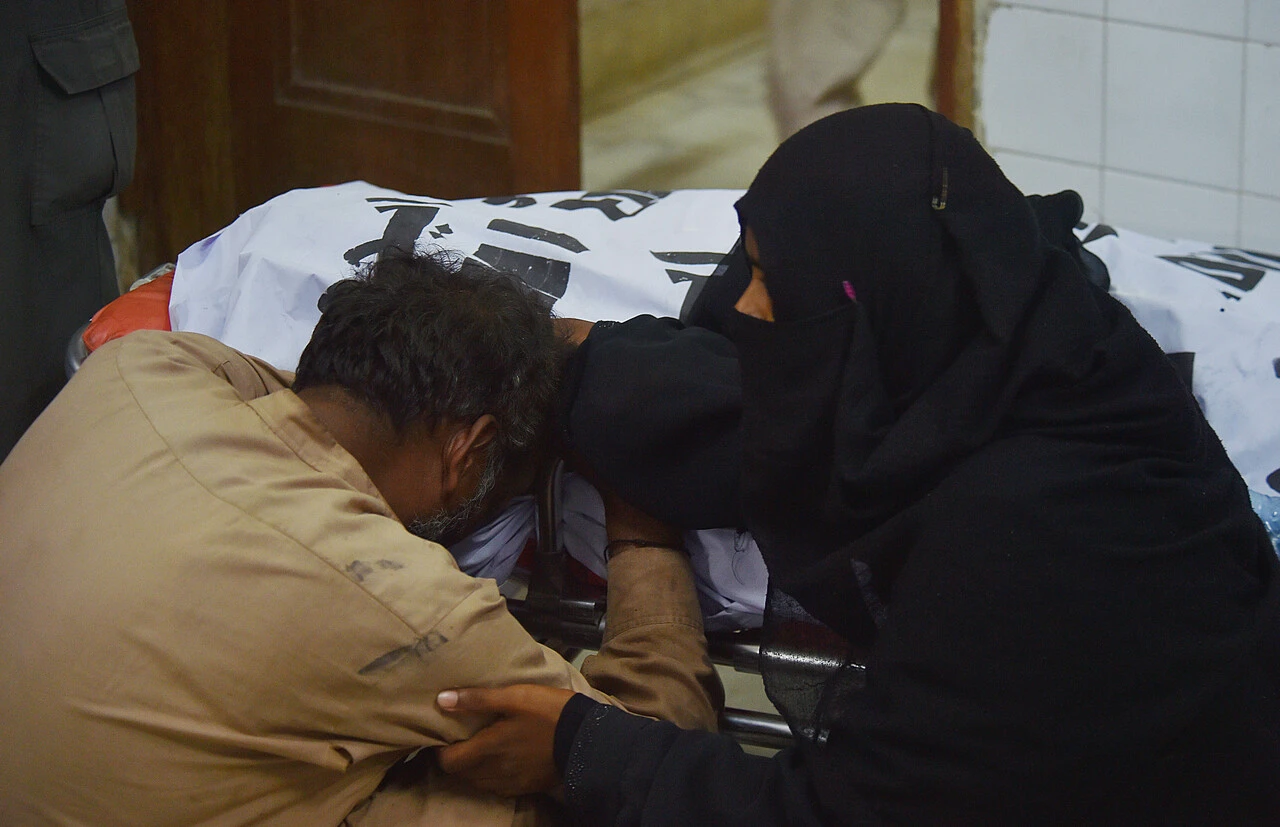 Pakistan'da "bedava yemek" izdihamı! Onlarca kişi hayatını kaybetti