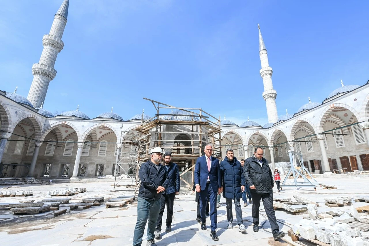Bakan Ersoy duyurdu: Sultanahmet Camii bayram namazında yeniden ibadete açılacak