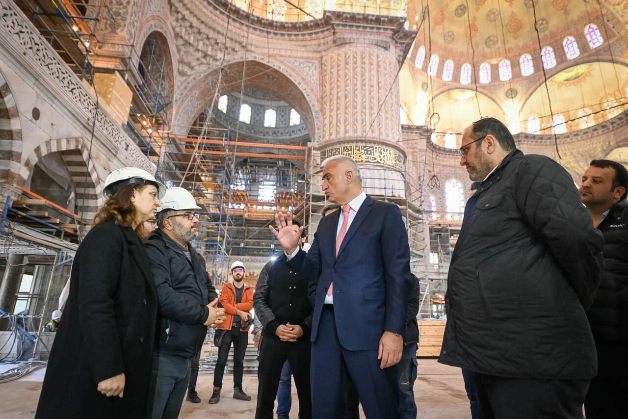 Bakan Ersoy duyurdu: Sultanahmet Camii bayram namazında yeniden ibadete açılacak