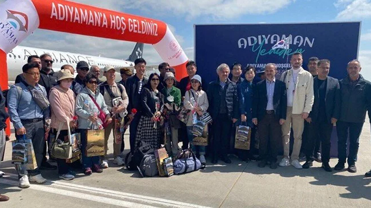 Turistler, deprem bölgesine ilk adımı attı