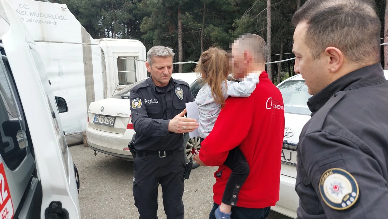 Tartıştığı eşini sırtından bıçakladı