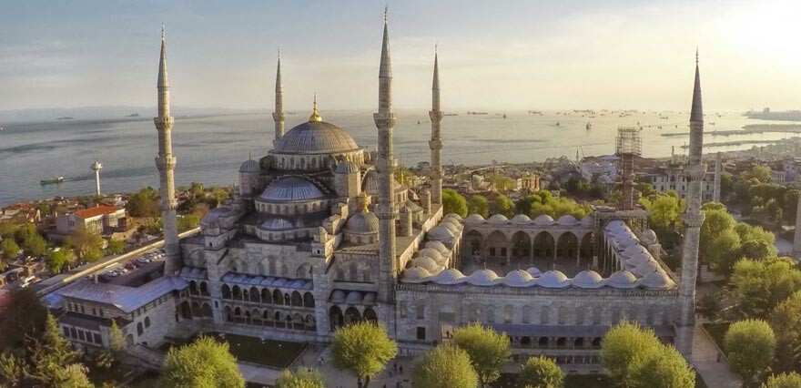 Bakan Ersoy duyurdu: Sultanahmet Camii bayram namazında yeniden ibadete açılacak