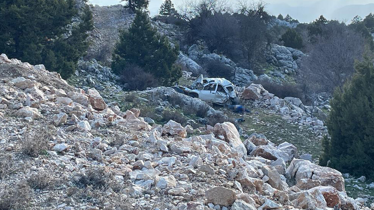 Karaman&#039;da feci kaza! Dağ yolunda takla attılar: 5 kişi hayatını kaybetti