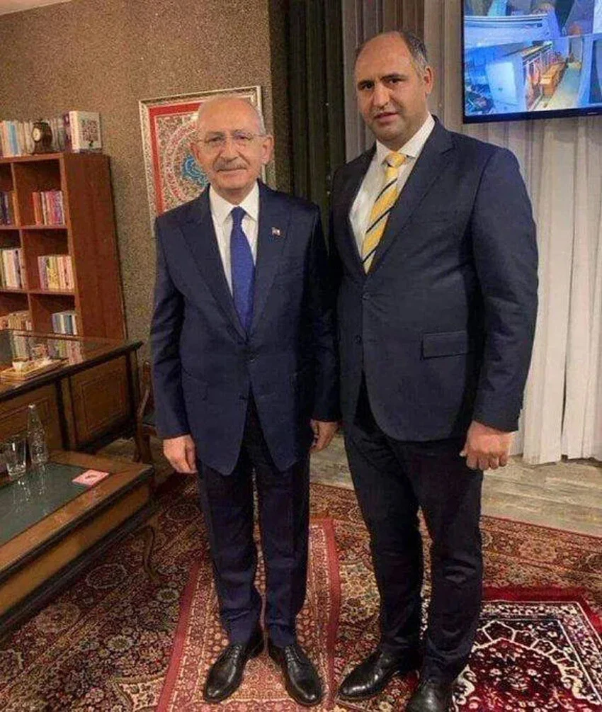 Kılıçdaroğlu'nu seccade tartışmasında zora sokacak yeni kare ortaya çıktı