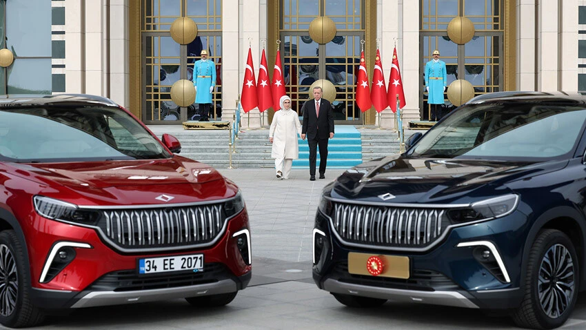 Son dakika: İlk TOGG Cumhurbaşkanı Erdoğan'a teslim edildi! Dikkat çeken plaka detayı...