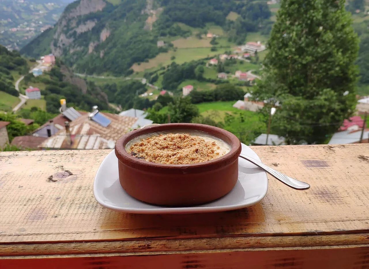 Hamsiköy sütlacı sulu oluyorsa bu hamleyle tam kıvamında oluyor! İşte efsane Hamsiköy sütlacı tarifi