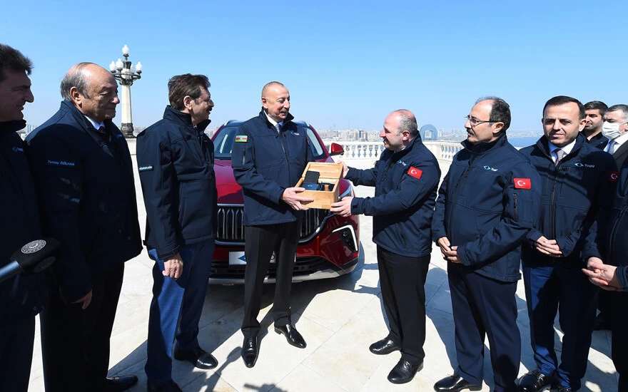 İkinci Togg 'Gardaş'a... Aliyev aracını teslim aldı
