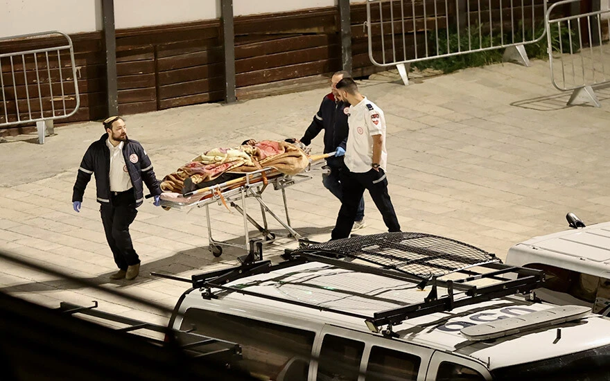 İşgalci İsrail Mescid-i Aksa'yı bastı: Filistinlilere copla saldırdı