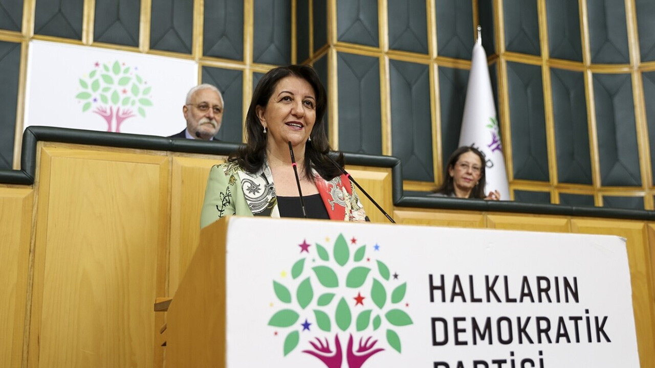 HDP&#039;li Pervin Buldan&#039;ın pahalı ceketi gündeme oturdu! Dudak uçuklatan fiyat