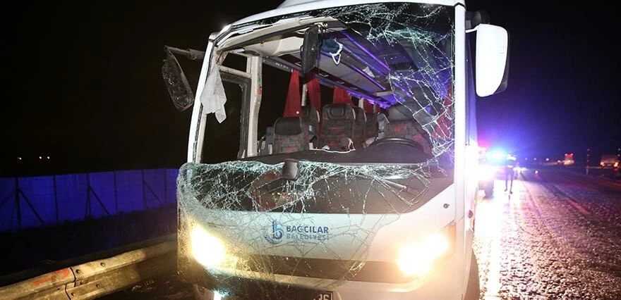 Deprem bölgesindeki görevlerinden dönen Bağcılar Belediyesi personelleri kaza yaptı: Ölü ve yaralılar var