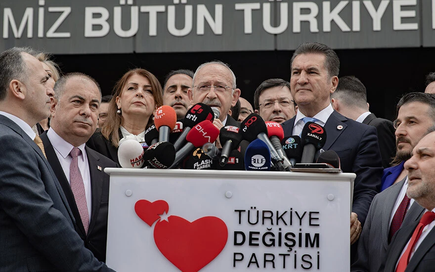 Mustafa Sarıgül'den Kılıçdaroğlu'na tam destek: Bizim için en doğru aday Mustafa Sarıgül'den Kılıçdaroğlu'na tam destek: Bizim için en doğru aday