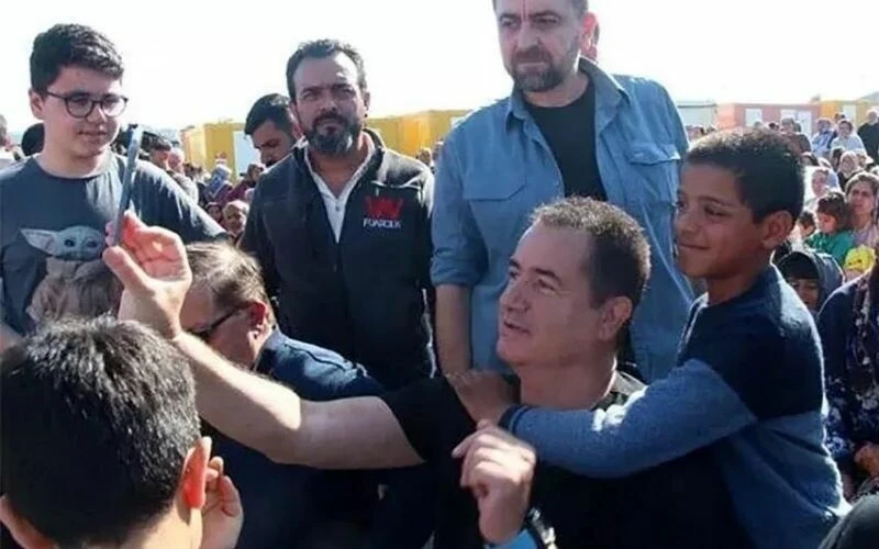Hakan Ural, Acun Ilıcalı'nın servet değerindeki saatine takıldı! Sosyal medya birbirine girdi