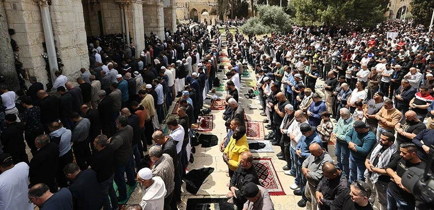 Mescid-i Aksa’da ramazan ayının üçüncü cuma namazı! 130 bin kişi saf tuttu...