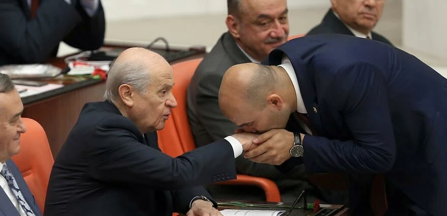 MHP listesinde dikkat çeken ayrıntı: Olcay Kılavuz Mersin'de 4'üncü sırada aday gösterildi MHP listesinde dikkat çeken ayrıntı: Olcay Kılavuz Mersin'de 4'üncü sırada aday gösterildi