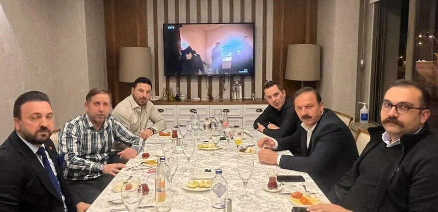 İYİ Parti’den istifa eden Yavuz Ağıralioğlu günler sonra görüntülendi! İftar yaptığı isim dikkat çekti... İYİ Parti’den istifa eden Yavuz Ağıralioğlu günler sonra görüntülendi! İftar yaptığı isim dikkat çekti...