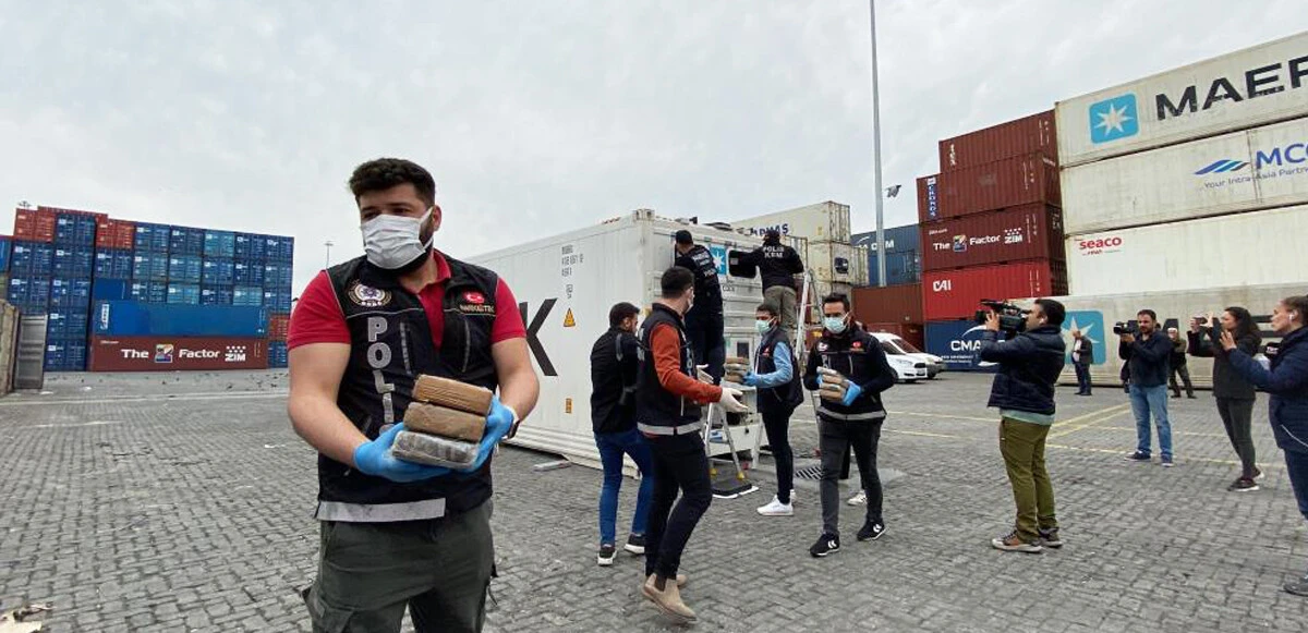 Muz değil uyuşturucu madde çıktı! Limanda 97 kilo 500 gram kokain ele geçirildi