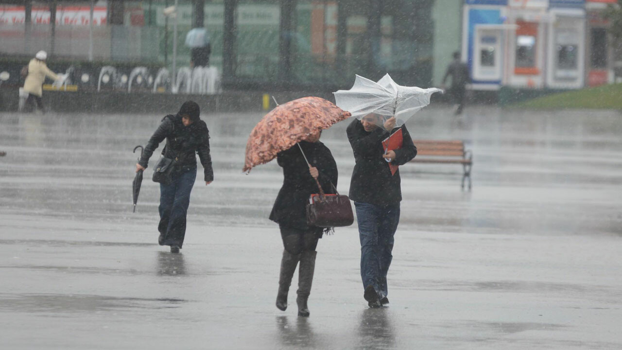 3 bölgede bardaktan boşanırcasına yağış! 5 şehir için &#039;sarı&#039; alarm! İşte il il hava durumu