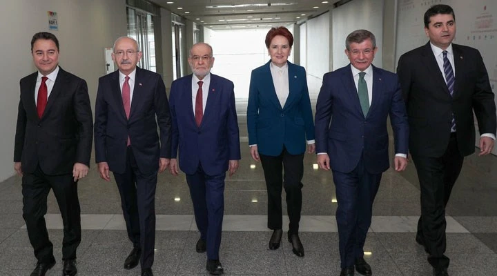 CHP'de liste mesaisi! Sabaha saatlerine kadar uzayan hesap...  CHP'de liste mesaisi! Sabaha saatlerine kadar uzayan hesap...