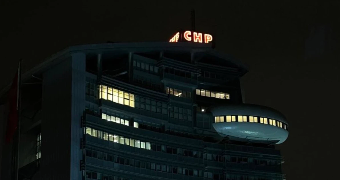 CHP'de liste mesaisi! Sabaha saatlerine kadar uzayan hesap...  CHP'de liste mesaisi! Sabaha saatlerine kadar uzayan hesap...