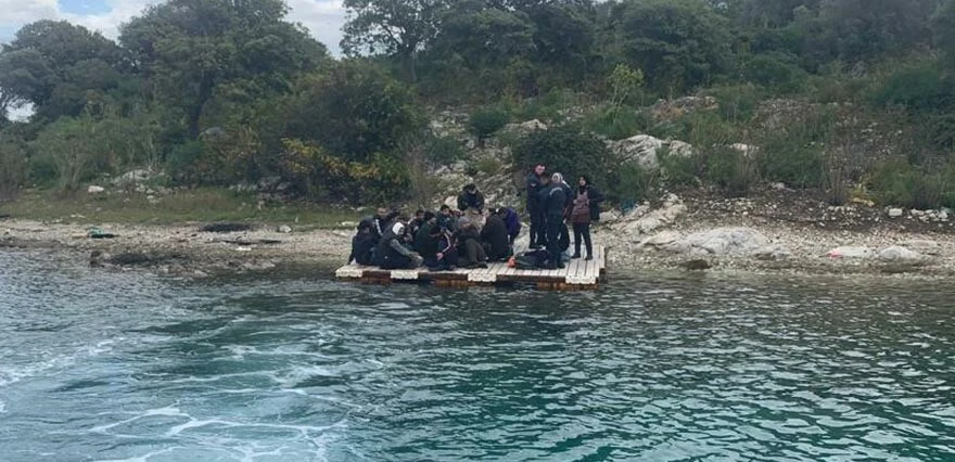 “Banker Bilo” filmi Bodrum’da gerçek oldu! İnsan kaçakçıları 20 mülteciyi böyle dolandırdı