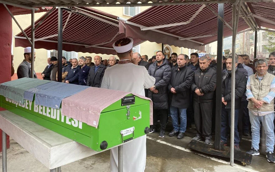 5 gün önce evlenen yaşlı çifti asansör kazası ayırdı