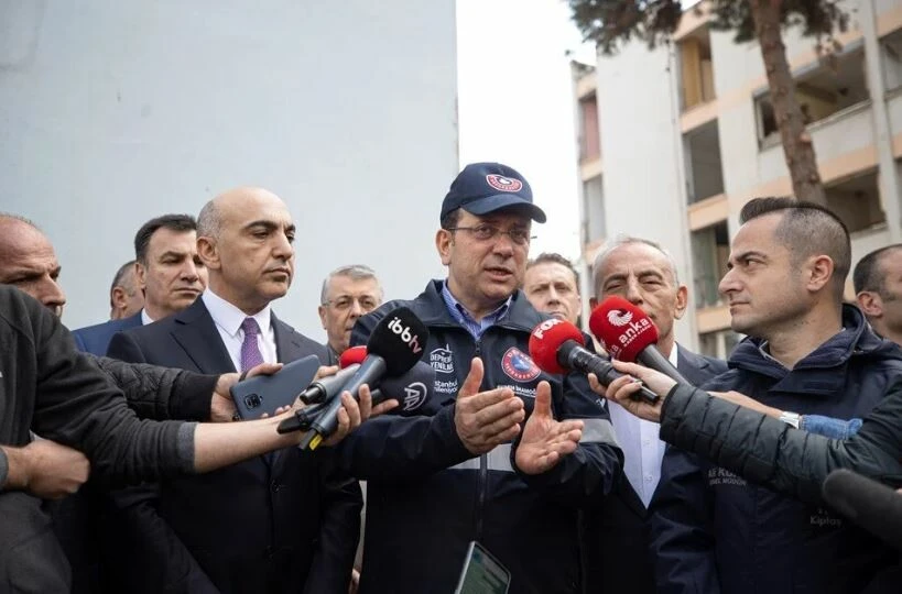 Bakırköy'de 54 yıllık sitenin yıkımına başlandı