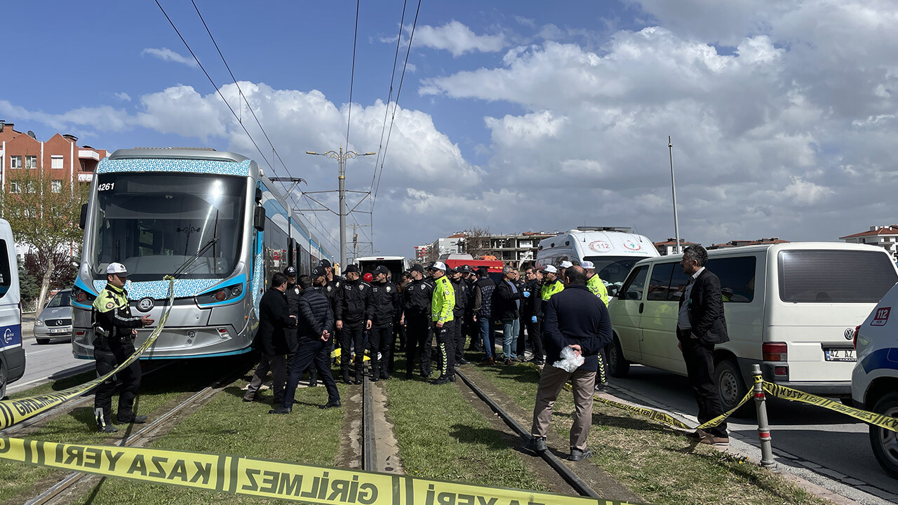 Konya&#039;da feci kaza! Anne ve çocuğu tramvay altında kaldı: 1 ölü, 1 yaralı