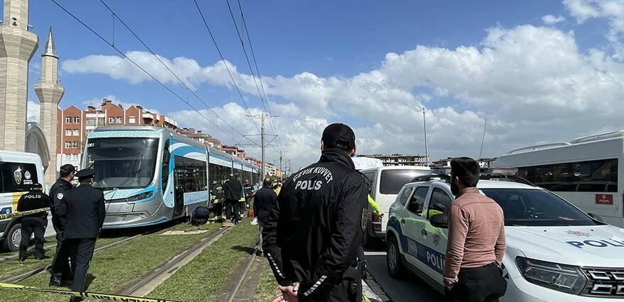 Konya'da feci kaza! Anne ve çocuğu tramvay altında kaldı: 1 ölü, 1 yaralı