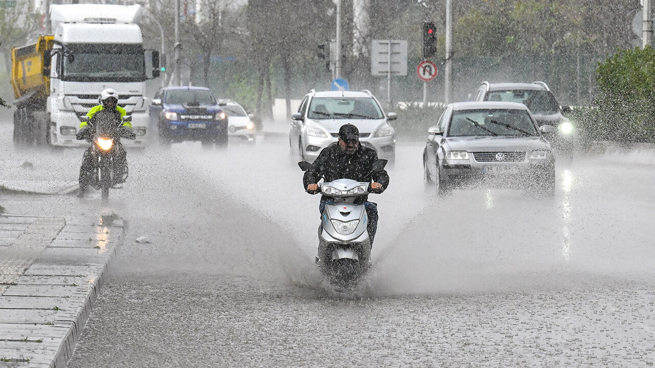 Kesintisiz yağışlar bugün başlıyor! Meteoroloji güncel raporunu uyarıları sıralayarak paylaştı