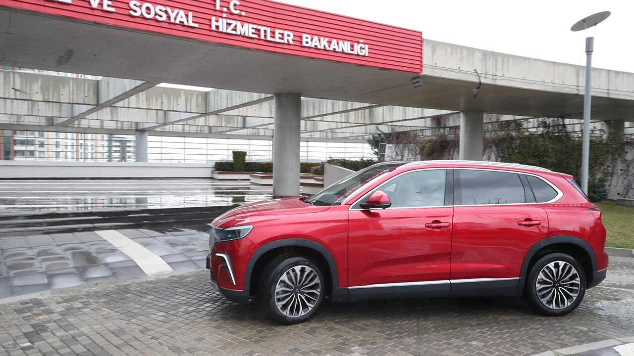 Bakan Derya Yanık, Togg'la trafiğe çıktı