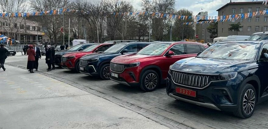 Kabine üyeleri, Ankara Spor Salonu'na Togg ile geldi