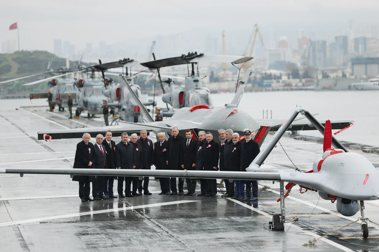 Prof. Dr. Mesut Hakkı Caşın'dan TCG Anadolu övgüsü: Barbaros'un torunları Akdeniz'e geri döndü
