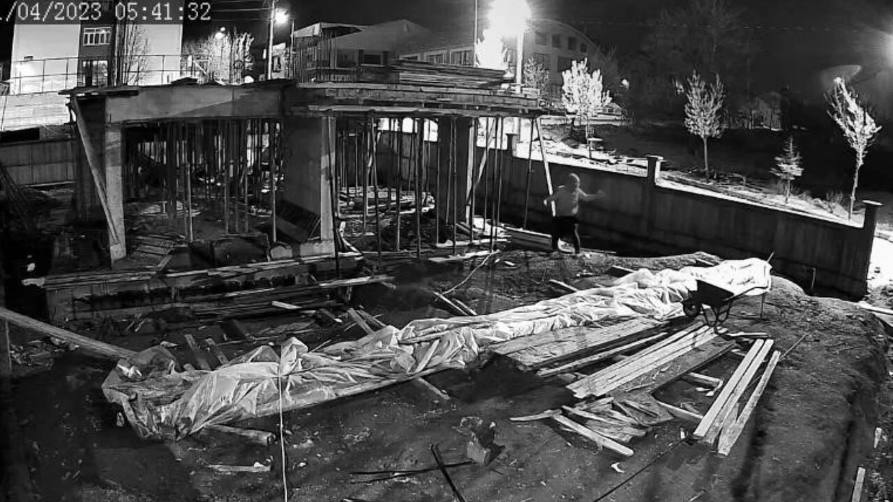 Böylesi görülmedi: Güle oynaya inşaatta hırsızlık yaptı