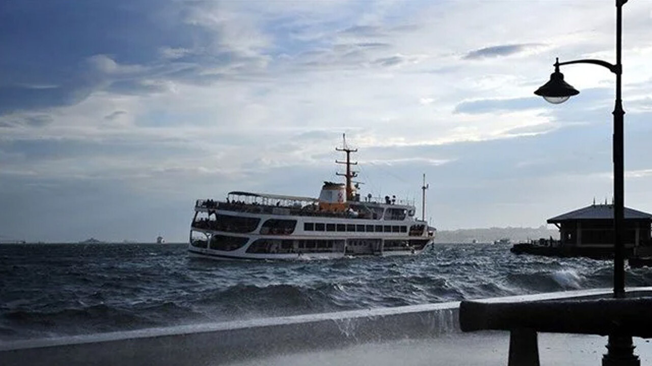 Vapur seferleri iptal! İstanbul&#039;da hava muhalefeti deniz ulaşımını etkiledi