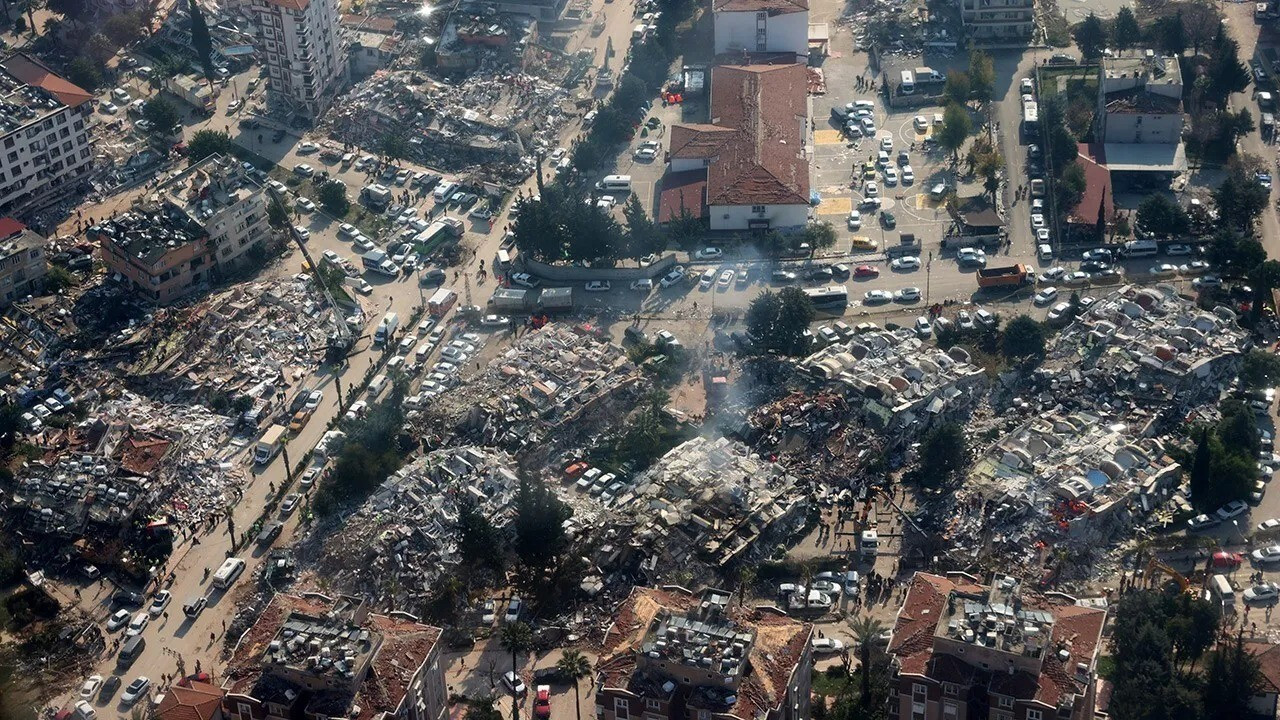 1200 kişiye mezar olan sitenin yapı denetim sorumlusu Cihat Ateş tutuklandı!