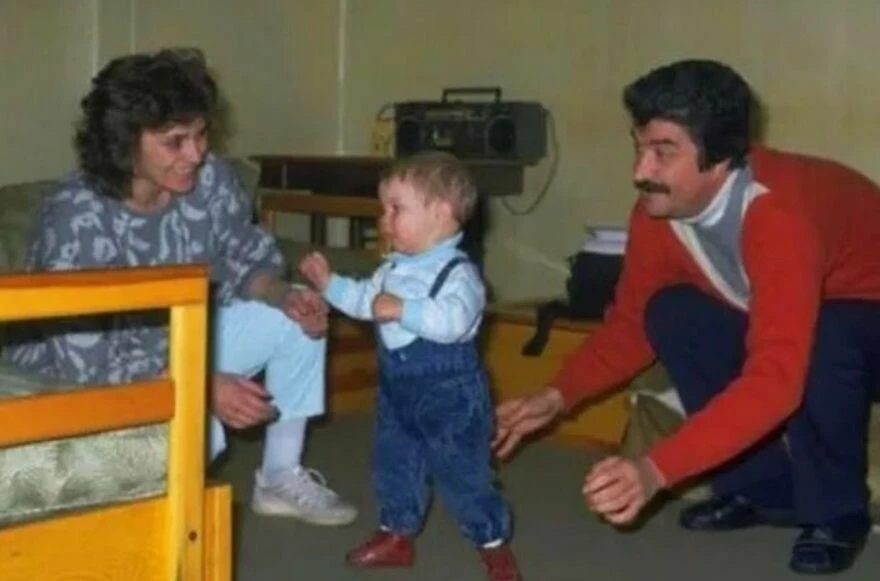 Aile dizisinin Hülya'sı Nur Sürer'in eski eşi Yeşilcam'ın yıldızı çıktı! 13 yıl evli kalmışlar!