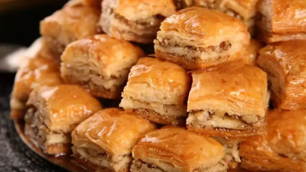 Ramazan Bayramı’nın değişilmez lezzeti fiyatı ikiye katladı: Cevizli baklavaya rağbet arttı