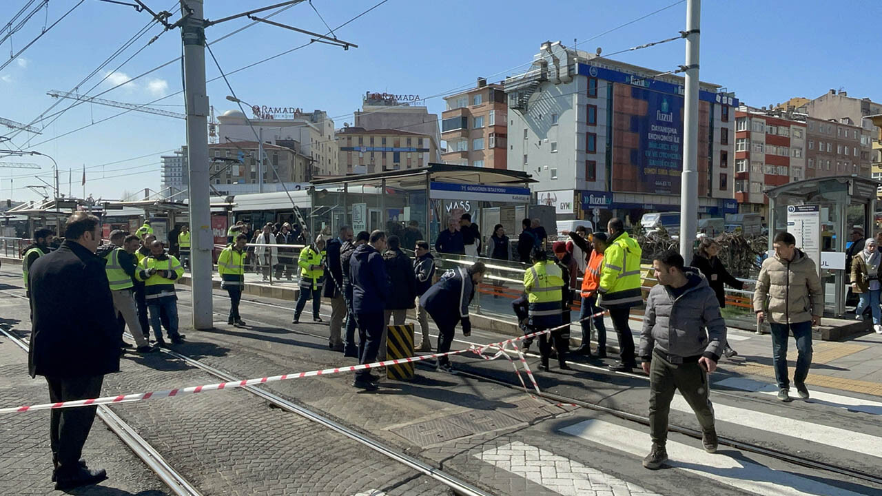 Son dakika! Güngören&#039;de tramvay raydan çıktı: Seferler yapılamıyor