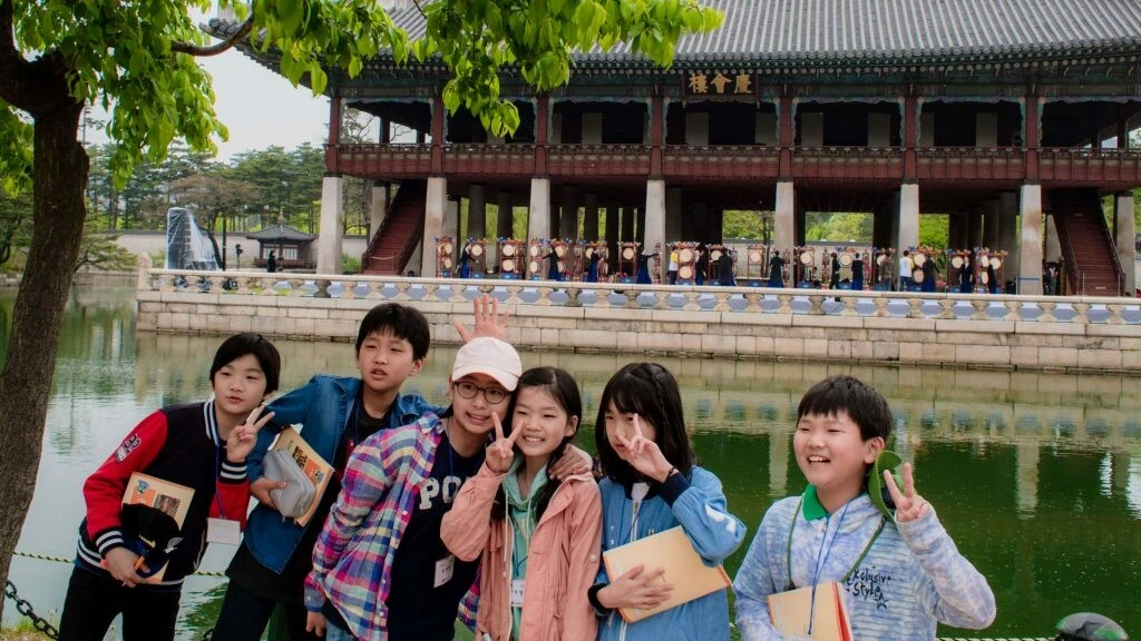 Pandemiye dönüşen asosyallik para ile çözülecek! Güney Koreli gençlere binlerce lira sosyalleşme parası