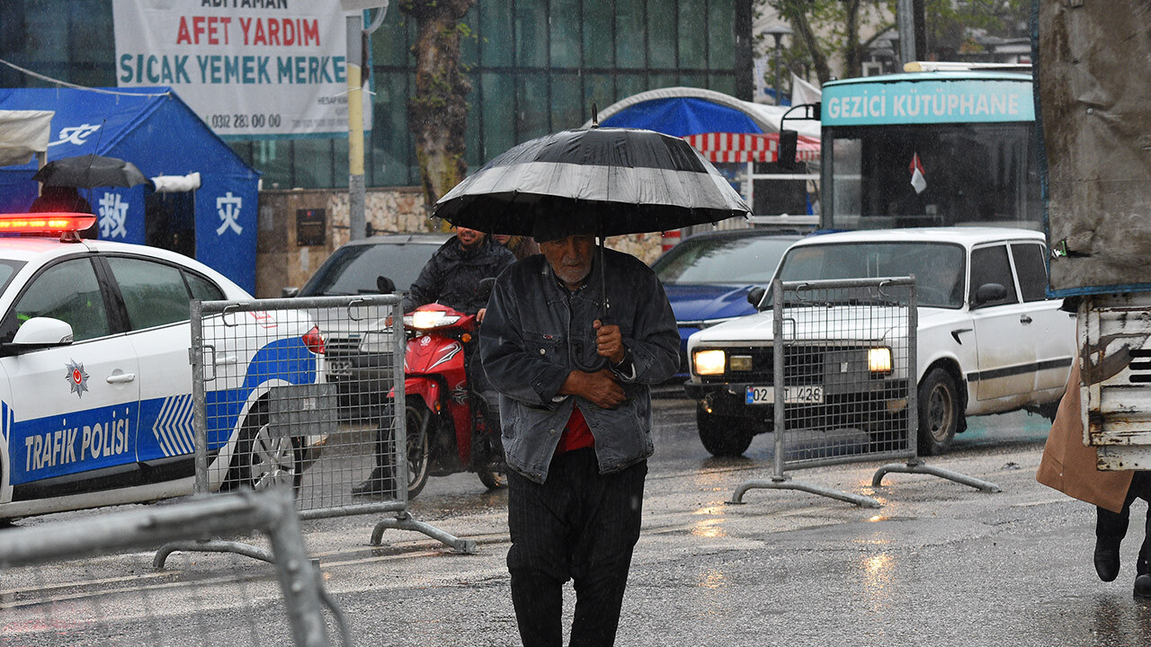 Sıcaklıklar kısa süreliğine yükselişe geçiyor: Batı’da yağışlar şiddetini azaltıyor, Doğu’da ise alarm verildi! Meteoroloji&#039;den 11 il için sarı kodlu uyarı...