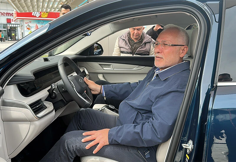 Türkiye'nin yerli otomobili Togg, deprem bölgesi Hatay'da sergilendi