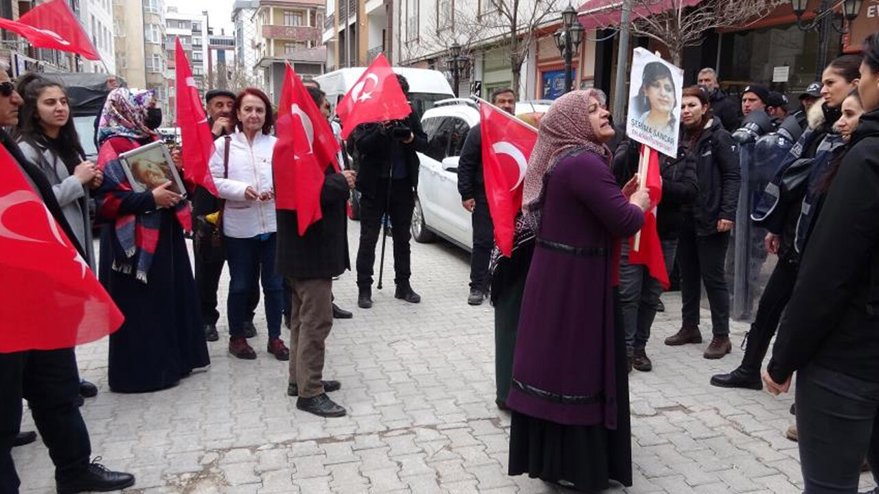 Evlat nöbetindeki anneden HDP&#039;ye sert tepki: Artık yeter diyoruz