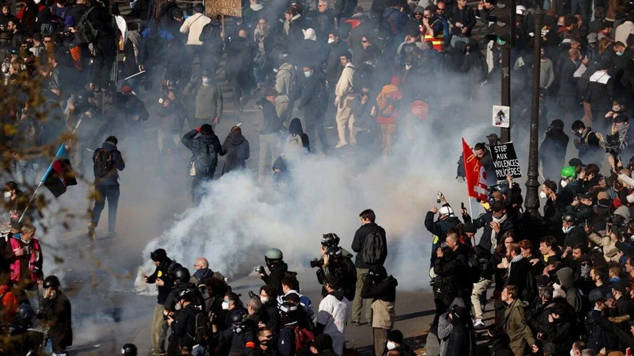 Fransa'da kaosa sebep veren emeklilik yasası için karar günü